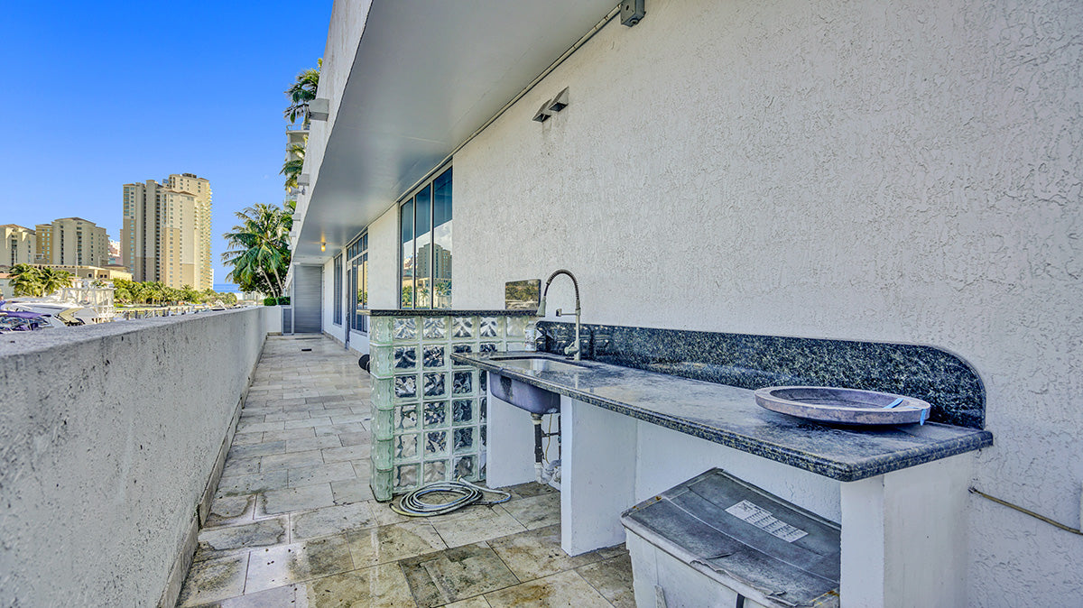 Uptown Marina Lofts